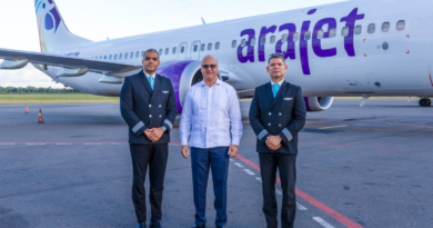 Idac habilita dos pilotos dominicanos para volar los aviones Boeing de Arajet