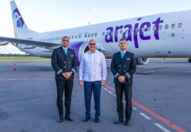 Idac habilita dos pilotos dominicanos para volar los aviones Boeing de Arajet