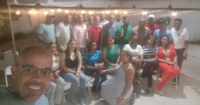 Los Auténticos de Miami ganan torneo de dominó a las Estrellas de Hollywood 
