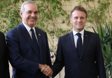 Macron ofrece financiar tren de Santo Domingo